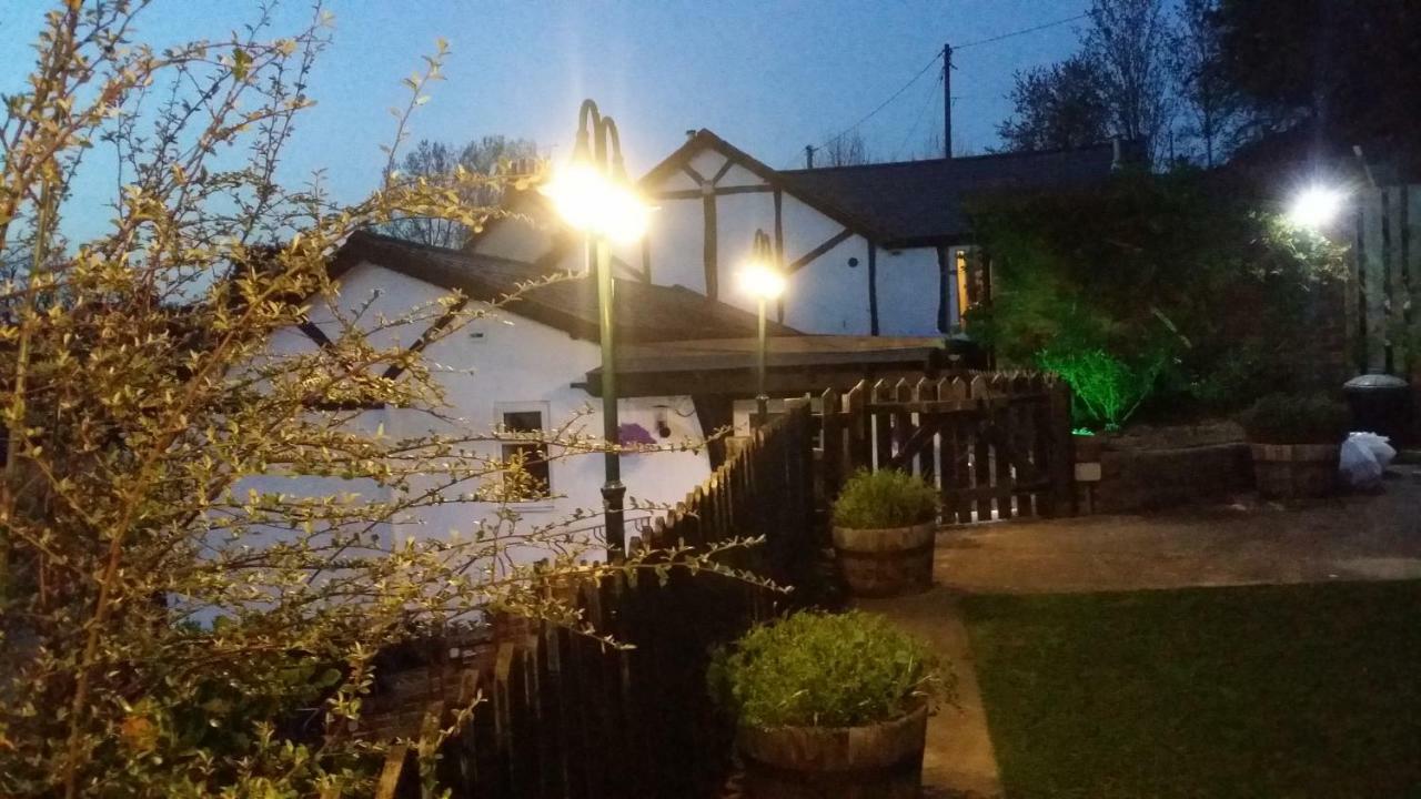Welsh Row House Apartment Llandegla Ngoại thất bức ảnh